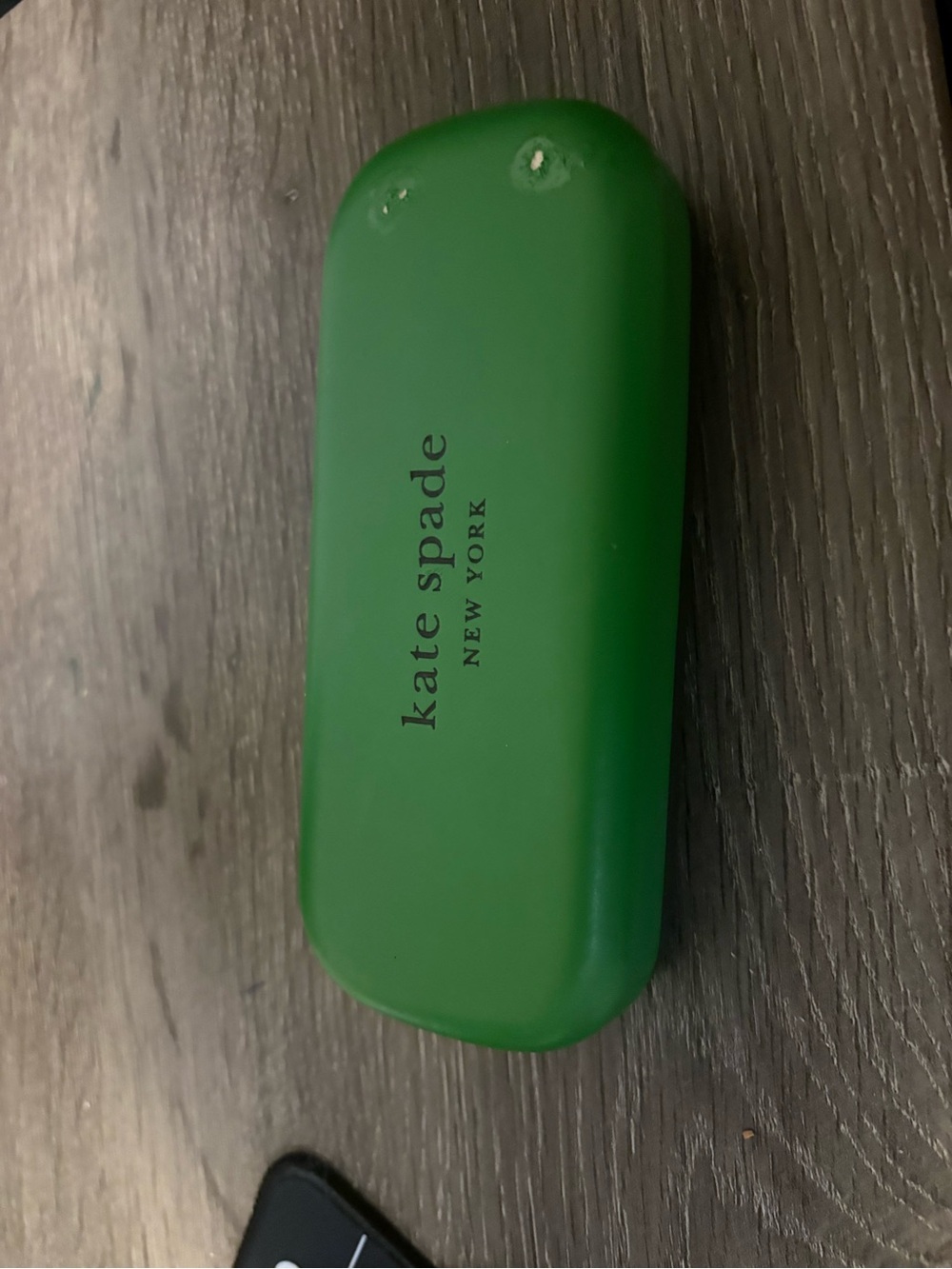 kate spade Green glass case. Has flaw on front.